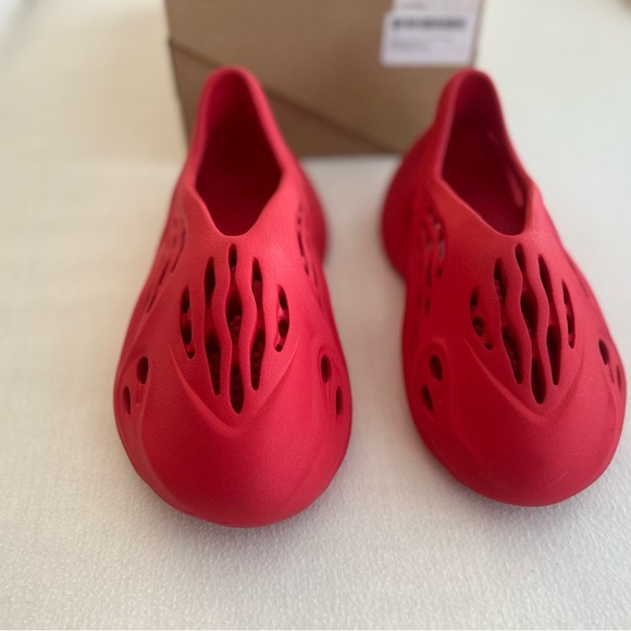 Yeezy Foam Runner Vermillion Slip-On Shoes (size 5) - Picture 3 of 16
